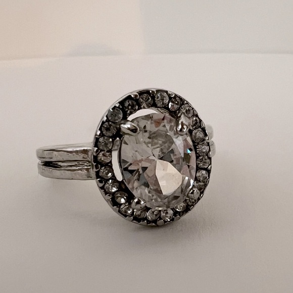 Costume Jewelry Ring - Picture 1 of 5
